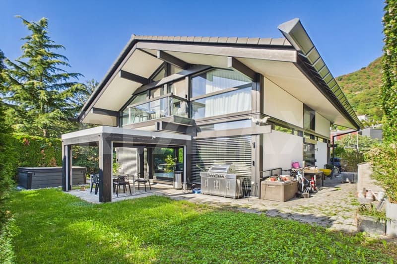 Villa esclusiva immersa nel verde con area wellness a Carabbia (2)