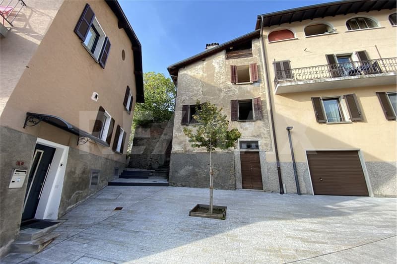 Storica proprietà con corte e grande potenziale di trasformazione (1)