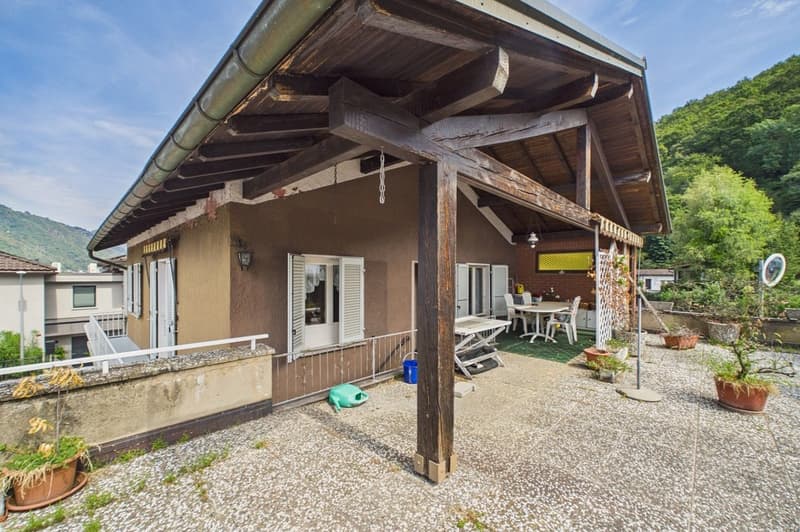 Una proprietà dalle molteplici possibilità a Brusino Arsizio (2)