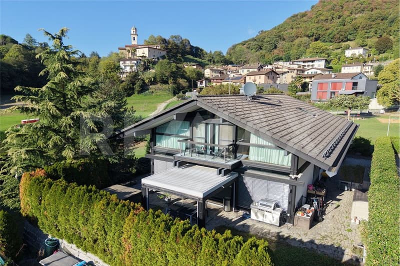 Villa esclusiva immersa nel verde con area wellness a Carabbia (1)