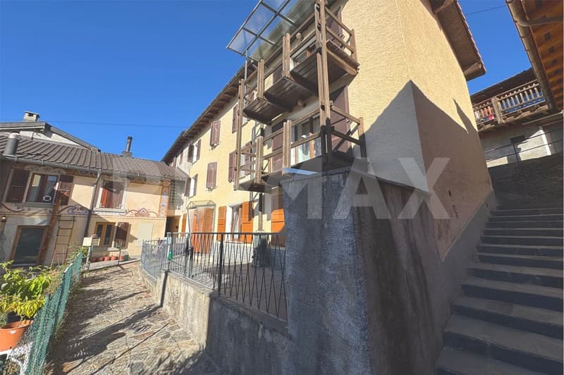 Scareglia - Autentica casa di nucleo di tre piani con giardino - rustico e terreni (2)