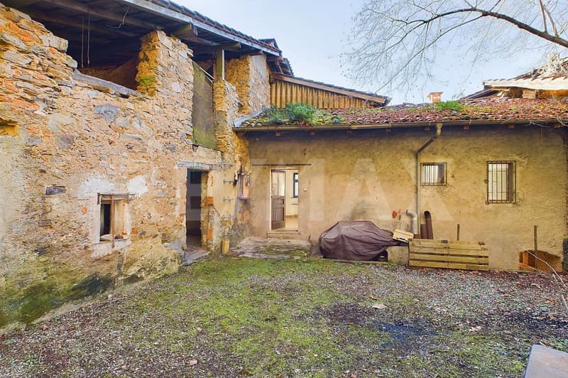 Casa di nucleo con terreno edificabile, ottimo investimento (1)