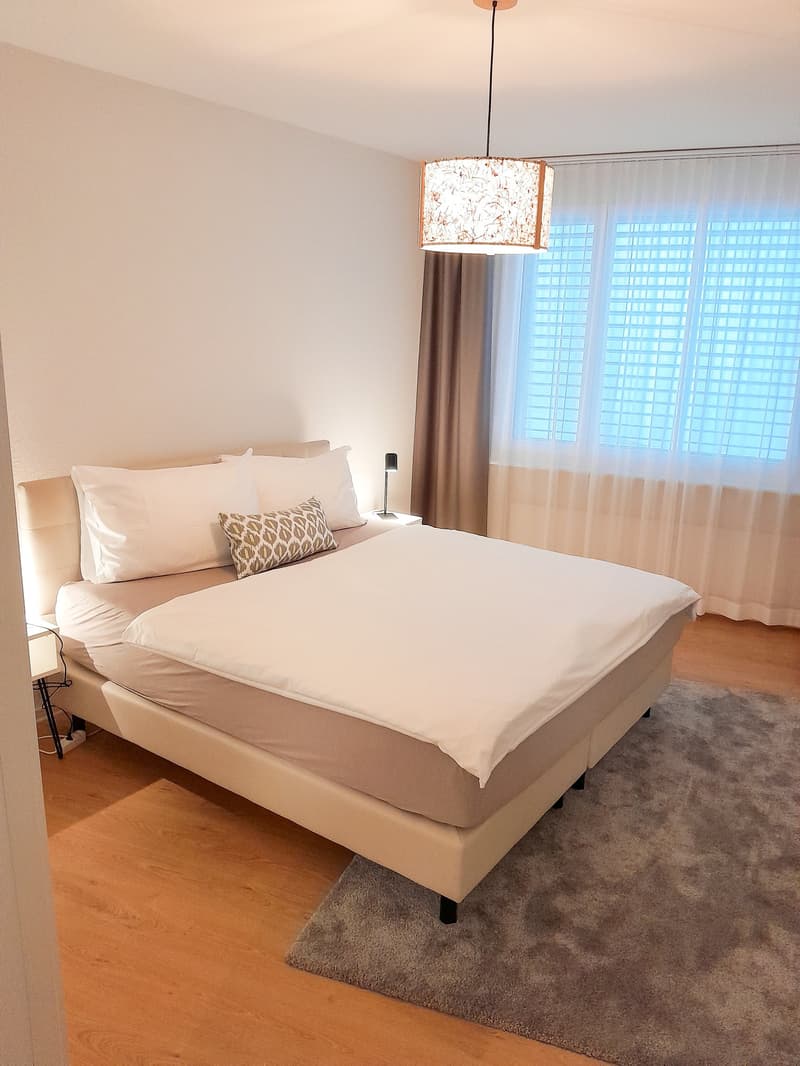 Schlafzimmer / Bedroom