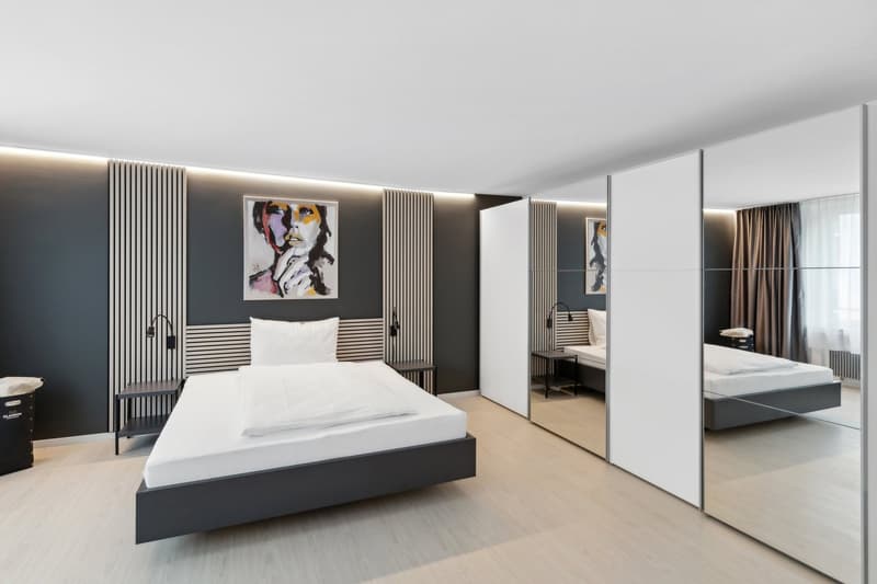 Schlafzimmer / Bedroom