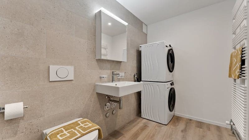 Moderne möblierte 2-Zimmer-Wohnung mit Service und Balkon in Biel (9)