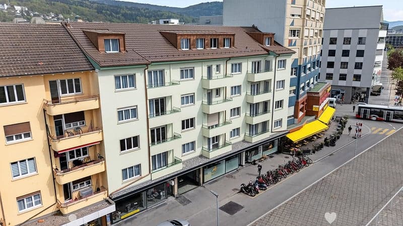 Eklusive möblierte 2.5-Zimmer Attika Wohnung mit Service und Terrasse in Biel (1)