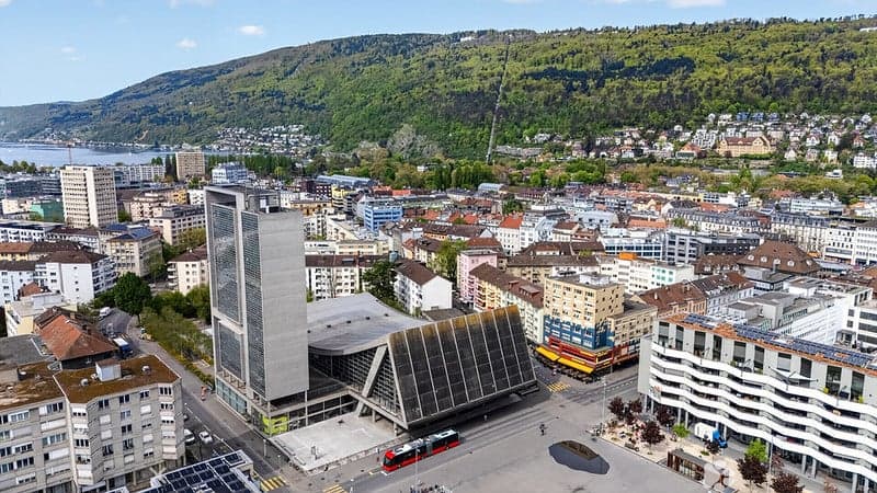 Eklusive möblierte 2.5-Zimmer Attika Wohnung mit Service und Terrasse in Biel (2)
