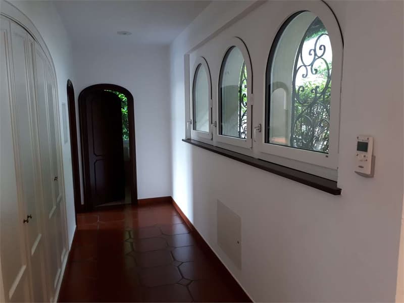 Vezia, splendide villa avec piscine intérieure (12)