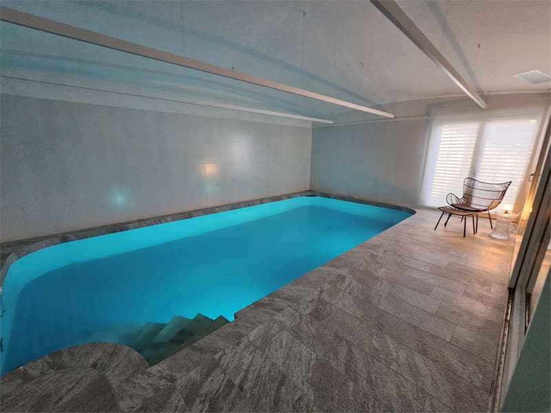 Vezia, splendide villa avec piscine intérieure (10)