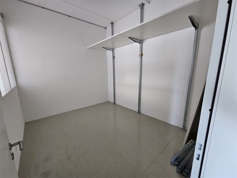 Sant'Antonino, 250 sqm office for rent + adjacent warehouses (12)
