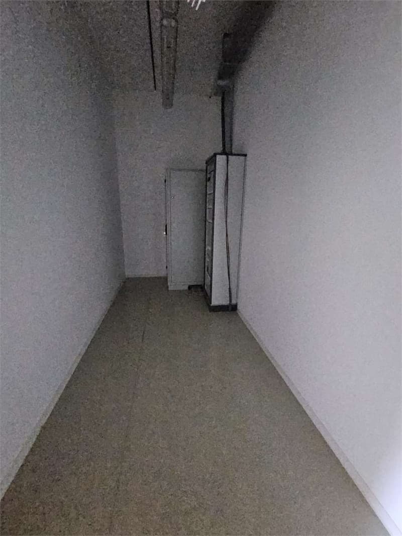 Sant'Antonino, 250 sqm office for rent + adjacent warehouses (13)
