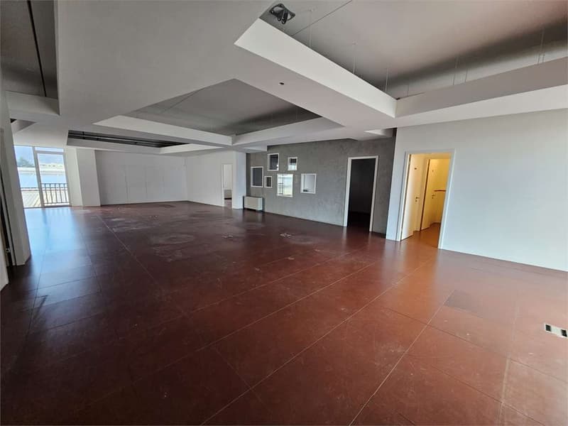 Sant'Antonino, 250 sqm office for rent + adjacent warehouses (2)