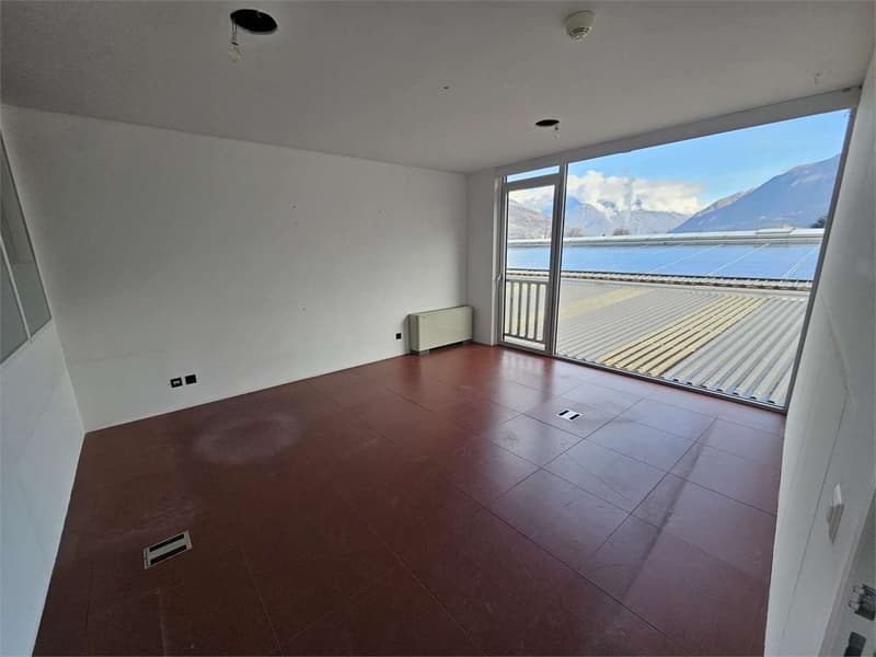 Sant'Antonino, 250 sqm office for rent + adjacent warehouses (5)