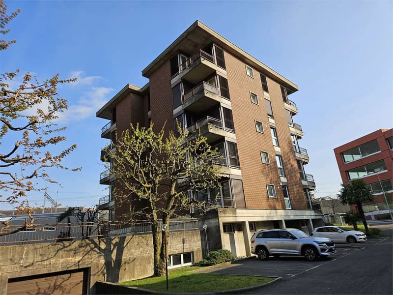 Mendrisio, interessante 3.5 locali con balconi (2)