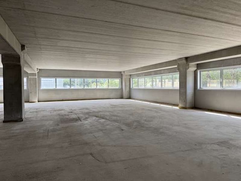 Espaces modernes dans nouvel entrepôt (3)