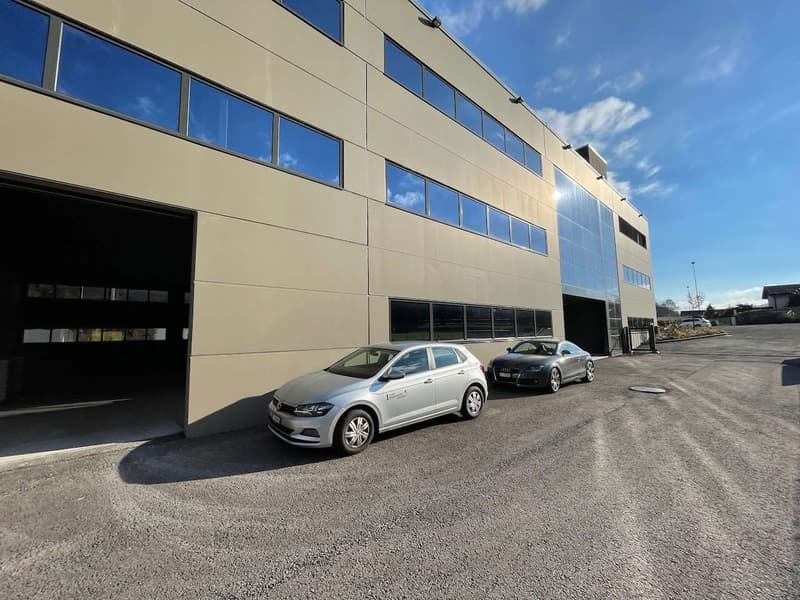Espaces modernes dans nouvel entrepôt (2)
