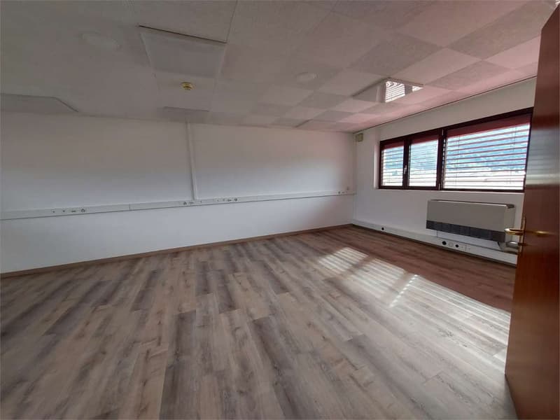 Camorino, Büro von 152 m² (6)