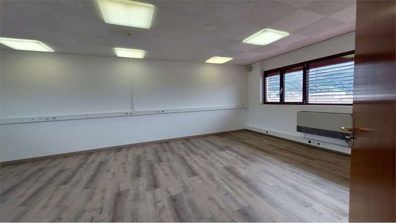 Camorino, Büro von 152 m² (3)
