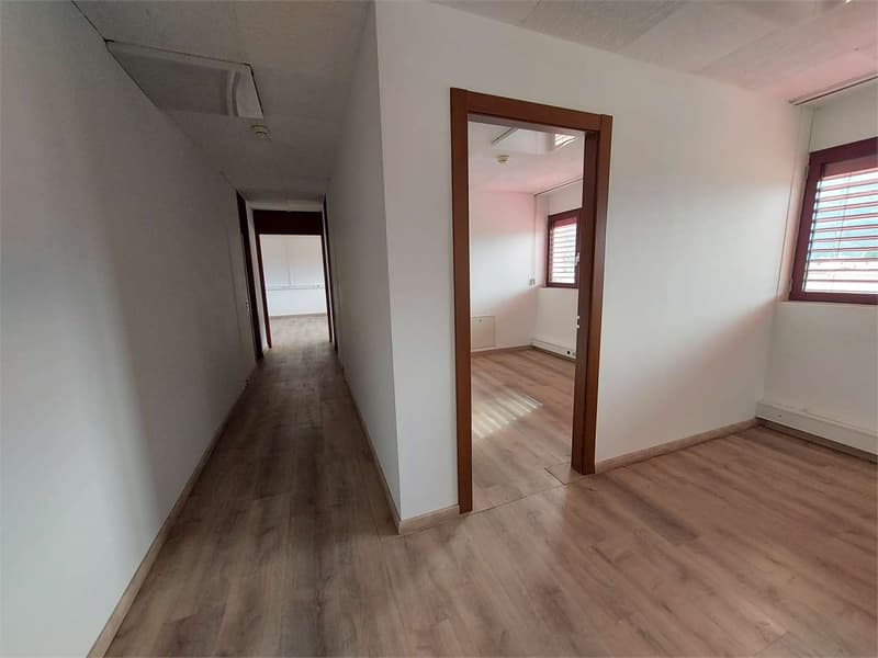 Camorino, Büro von 152 m² (9)