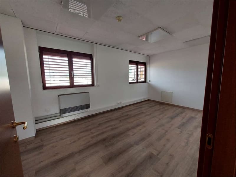 Camorino, Büro von 152 m² (11)