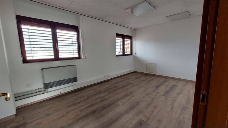 Camorino, Büro von 152 m² (5)
