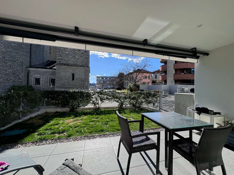 Moderno 2.5 con giardino (2)