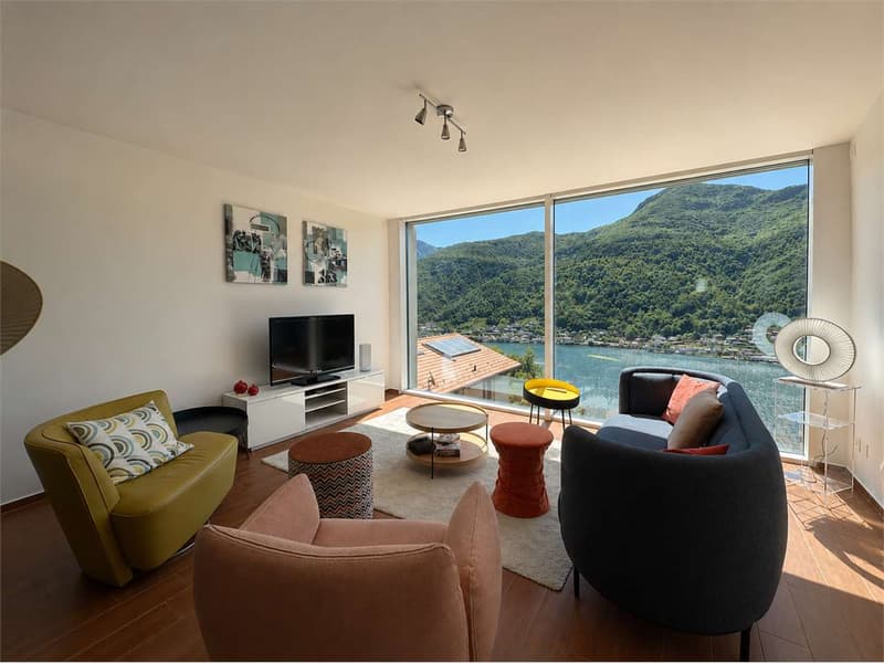 Attico panoramico con ampia terrazza e vista lago (11)