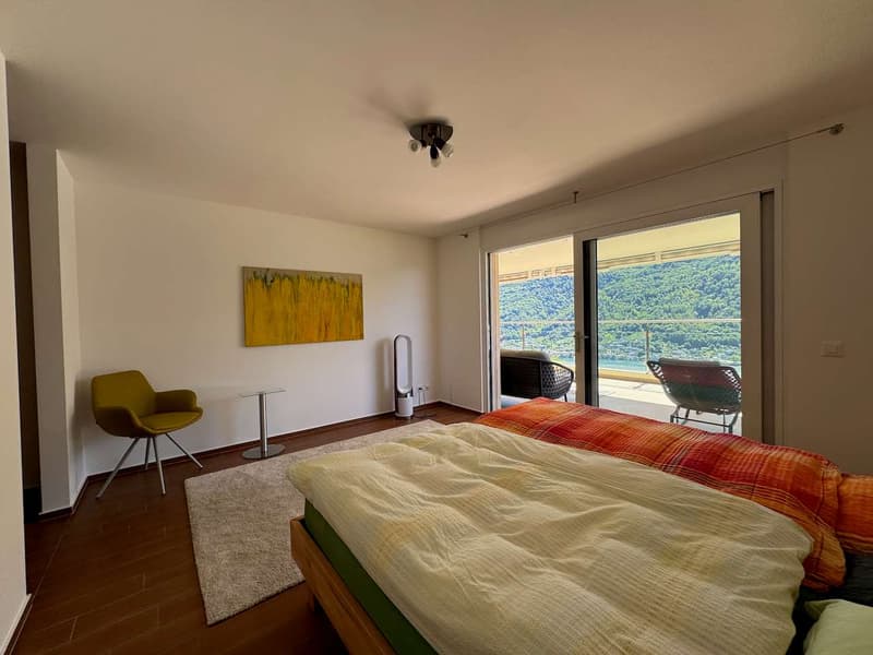 Attico panoramico con ampia terrazza e vista lago (9)