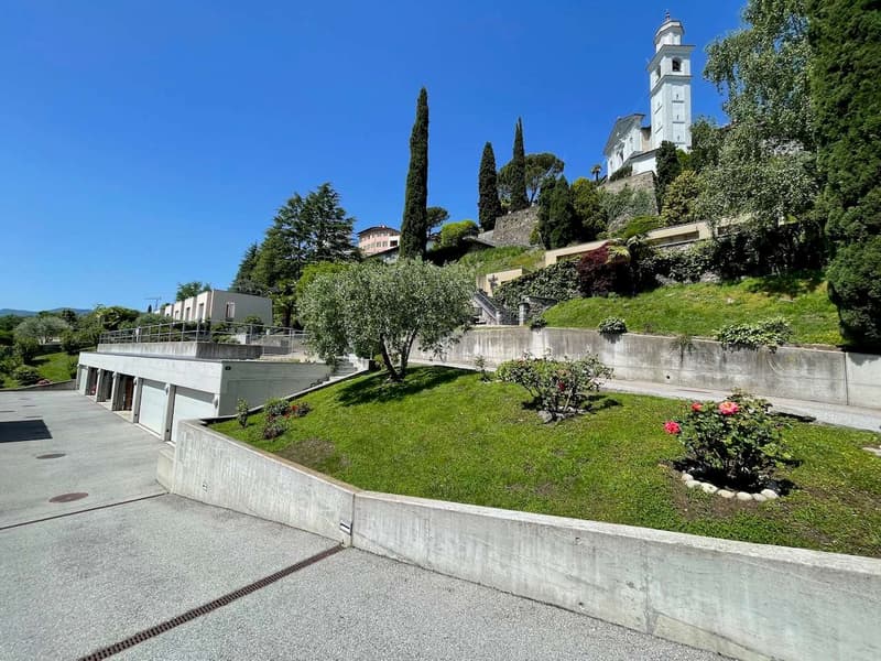 Attico panoramico con ampia terrazza e vista lago (13)