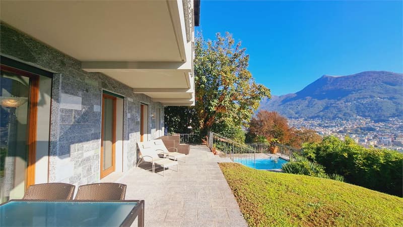 Villa mit Pool (2)
