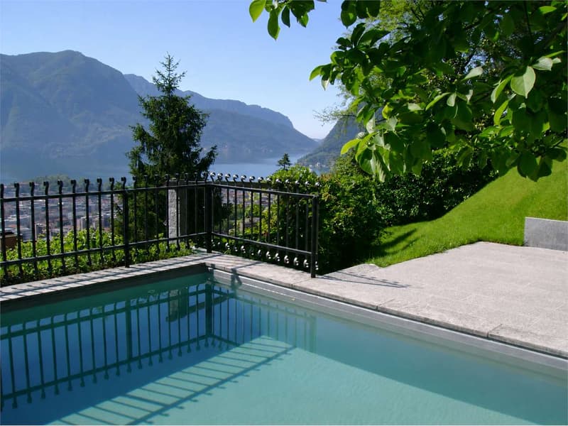Villa mit Pool (1)
