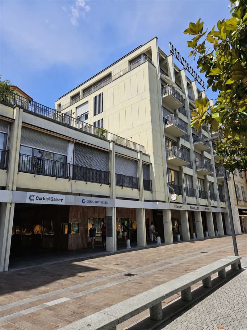 Lugano via Nassa, affittiamo spazio commerciale 55 mq (2)