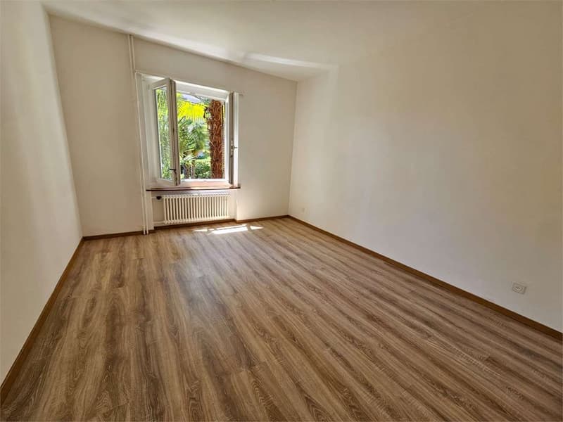 Lugano, schönes 2.5-Zimmer-Wohnung mit Balkon (11)