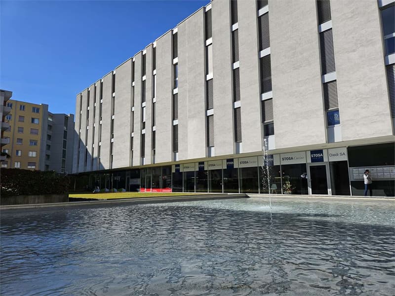 Negozio-spazio commerciale in affitto a Lugano (2)