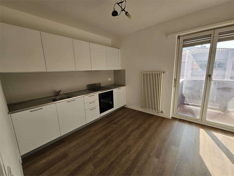 Chiasso, affitto ampio 3.5 locali con balcone (5)