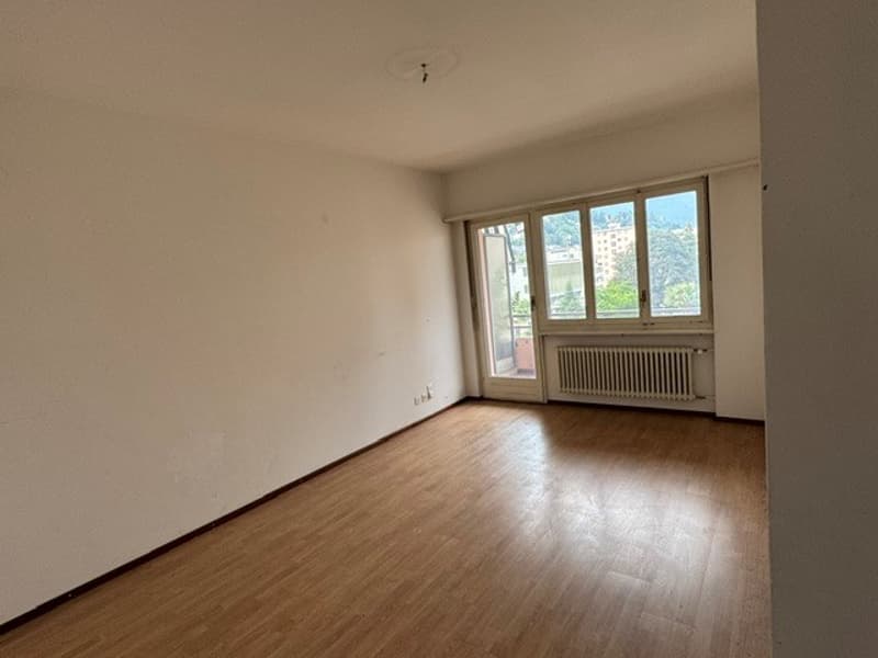 3.5 locali con vista aperta sulla città e montagne e due posti auto (13)