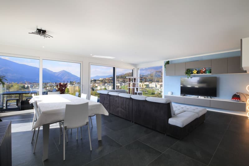 SOLDUNO - Duplex-Attika mit herrlicher Aussicht auf Ascona und die Berge (1)
