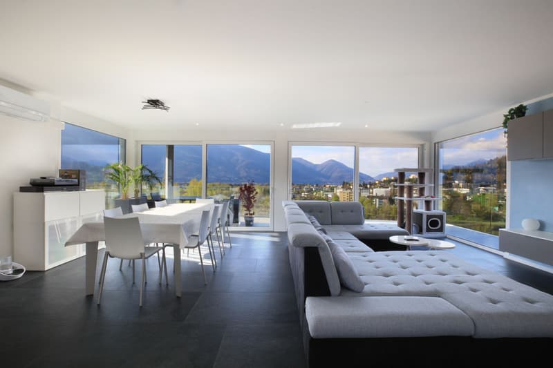 SOLDUNO - Duplex-Attika mit herrlicher Aussicht auf Ascona und die Berge (2)