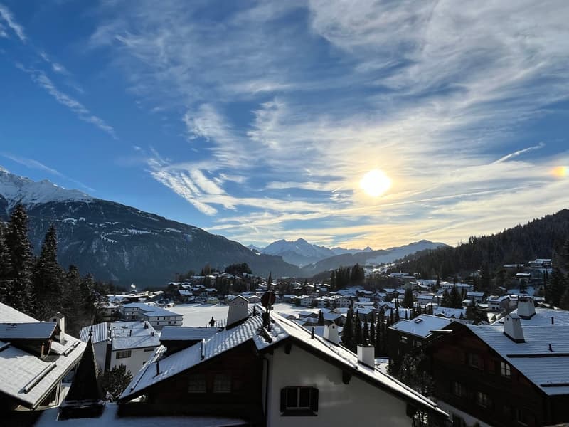 Charming semi-detached house with gallery and mountain view in Laax (10)