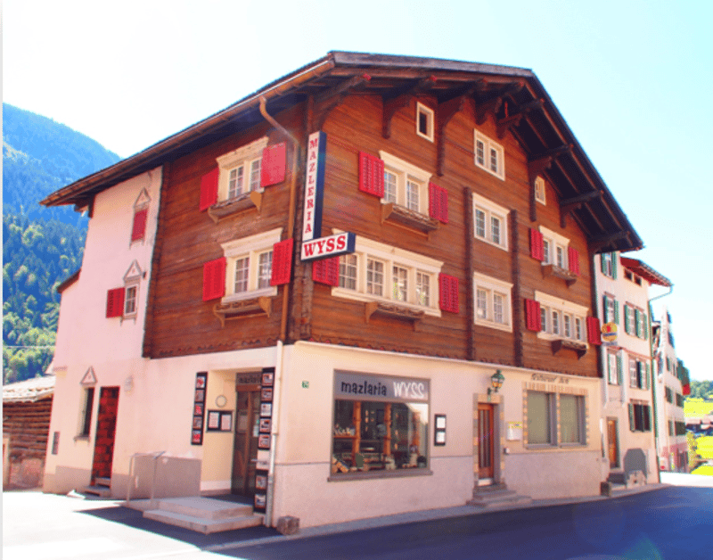 Residential house with commercial space and development potential in Trun (13)