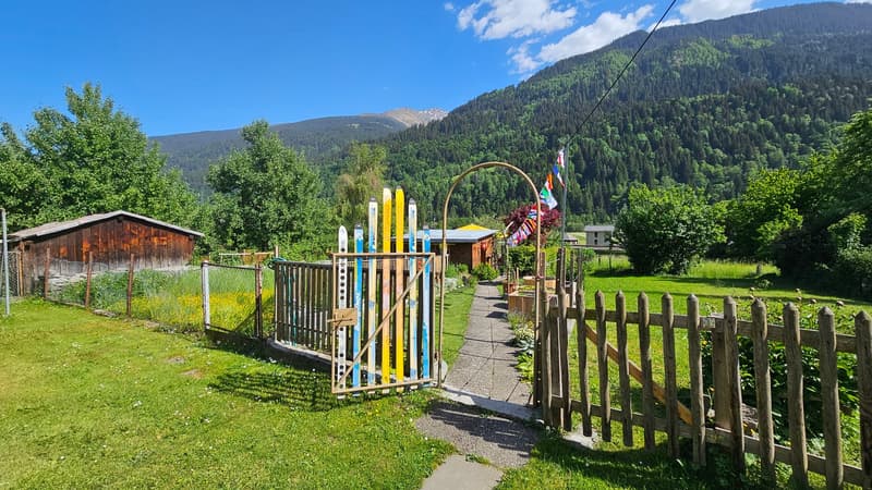Residential house with commercial space and development potential in Trun (18)