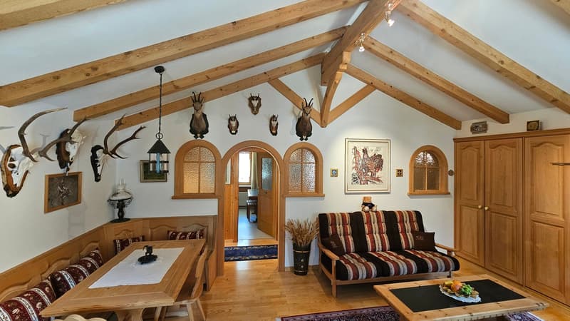 Charmante 2.5-Zimmer-Dachwohnung in Trun (3)