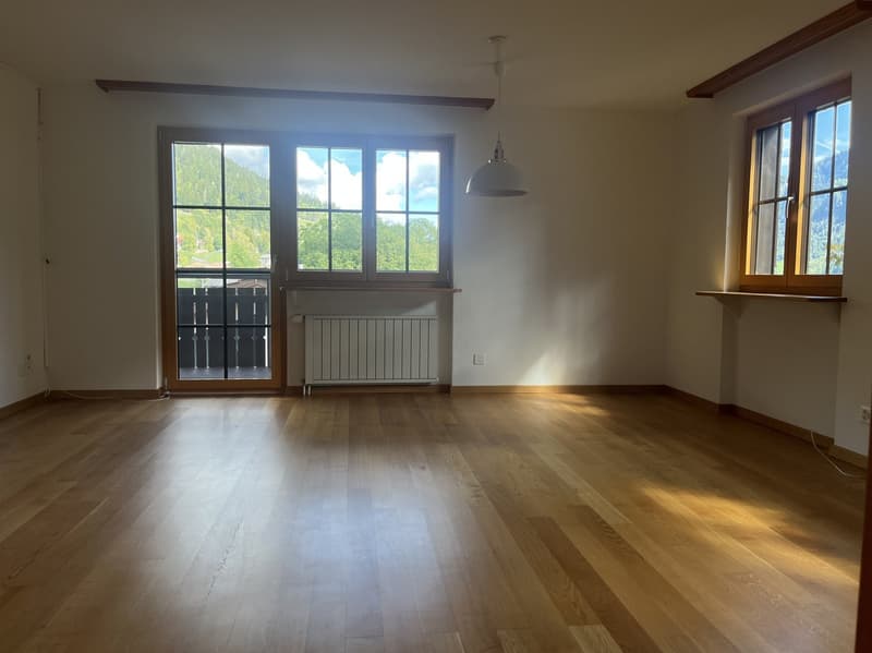 3.5-Zimmerwohnung mit Balkon und Sitzplatz in Schluein (2)