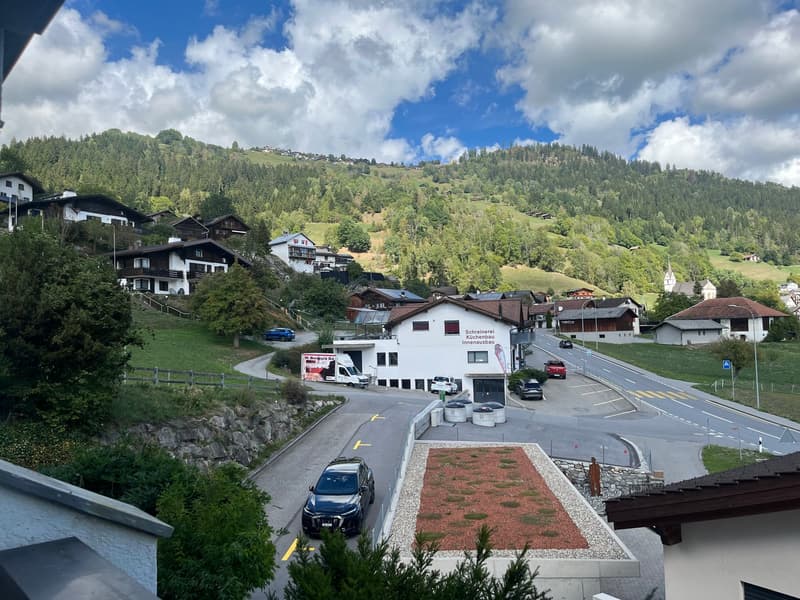 3.5-Zimmerwohnung mit Balkon und Sitzplatz in Schluein (4)
