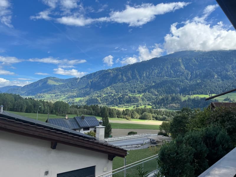 3.5-Zimmerwohnung mit Balkon und Sitzplatz in Schluein (5)