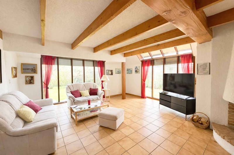 Semi-Detached Villa with Character and Garden in Mont-sur-Lausanne (3)