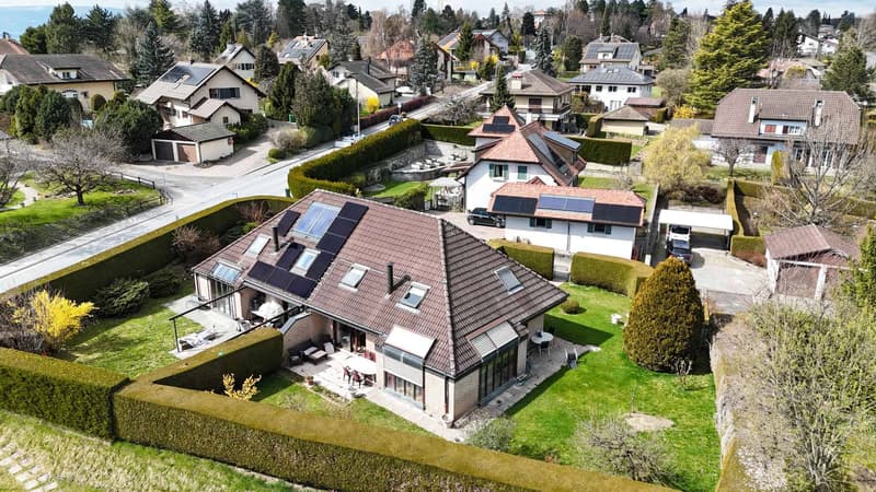 Semi-Detached Villa with Character and Garden in Mont-sur-Lausanne (1)