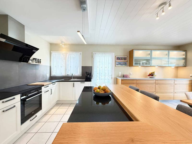 Villa familiale rénovée, studio indépendant et jardin de 1'260 m² (4)