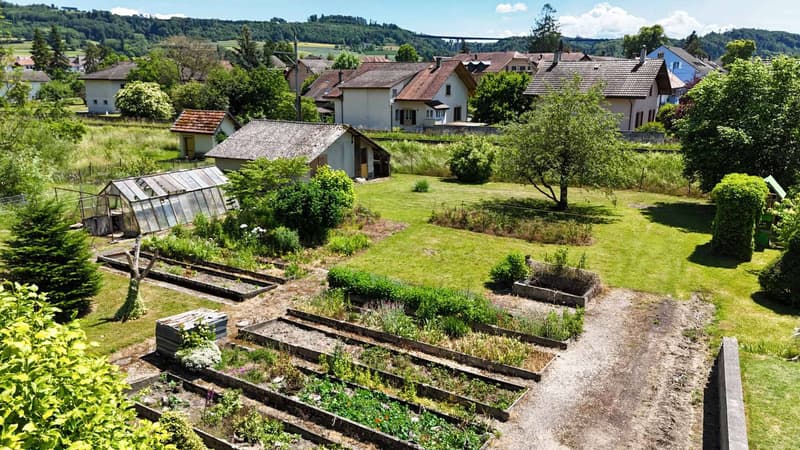 Maison de caractère avec grand jardin, à deux pas du lac de Neuchâtel (1)