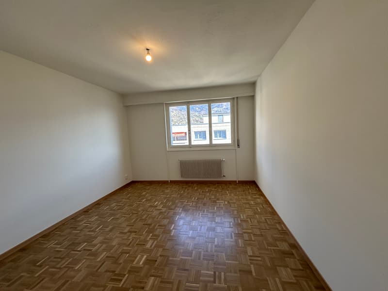 Appartamento ristrutturato di 3.5 locali con vista sul lago, 6° piano, circa 60 m2 (3)